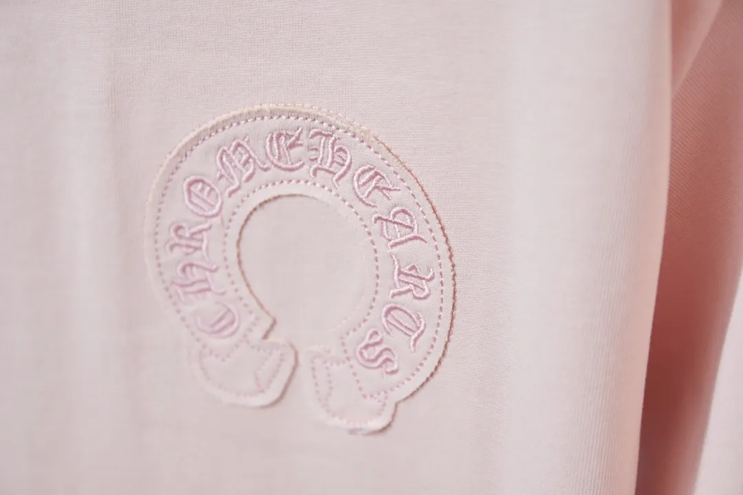 🅿️220 Ch*ome Hearte 25SS early spring new style, appliqué embroidered heart cross short sleeves, light luxury, essential item for daily commuting for men and women, correct version, welcome to compare, detailed features · 320g 100% pure cotton double yarn jersey fabric · Custom dyed in the same vat, special thickened 32 pieces double-strand 1X1 thread · Imported Tajima machine embroidery tatami embroidery ➕This cloth patch embroidery · Hand-stitched Croxin hardware accessories · Hand-made fraying of collar, cuffs and hem · Double-needle stitching across seams · Original main mark, washed tag, branded moisture-proof paper packaging Color: Black/White/Pink Size: S/M/L/XL